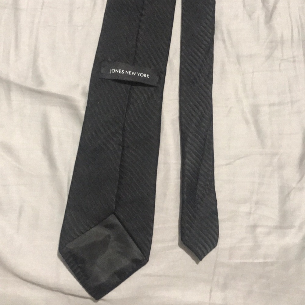 Jones New York Black Silk Tie - Picture 2 of 4
